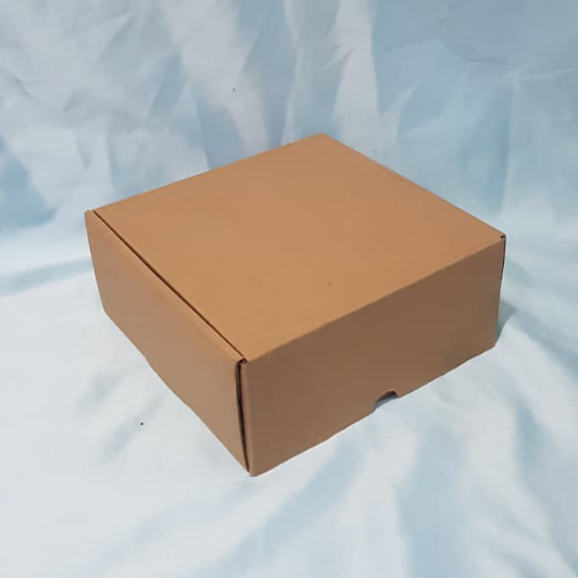 Box Kue/ Kotak Kue Bahan Karton 22x22x8cm/ 22x22x5cm
