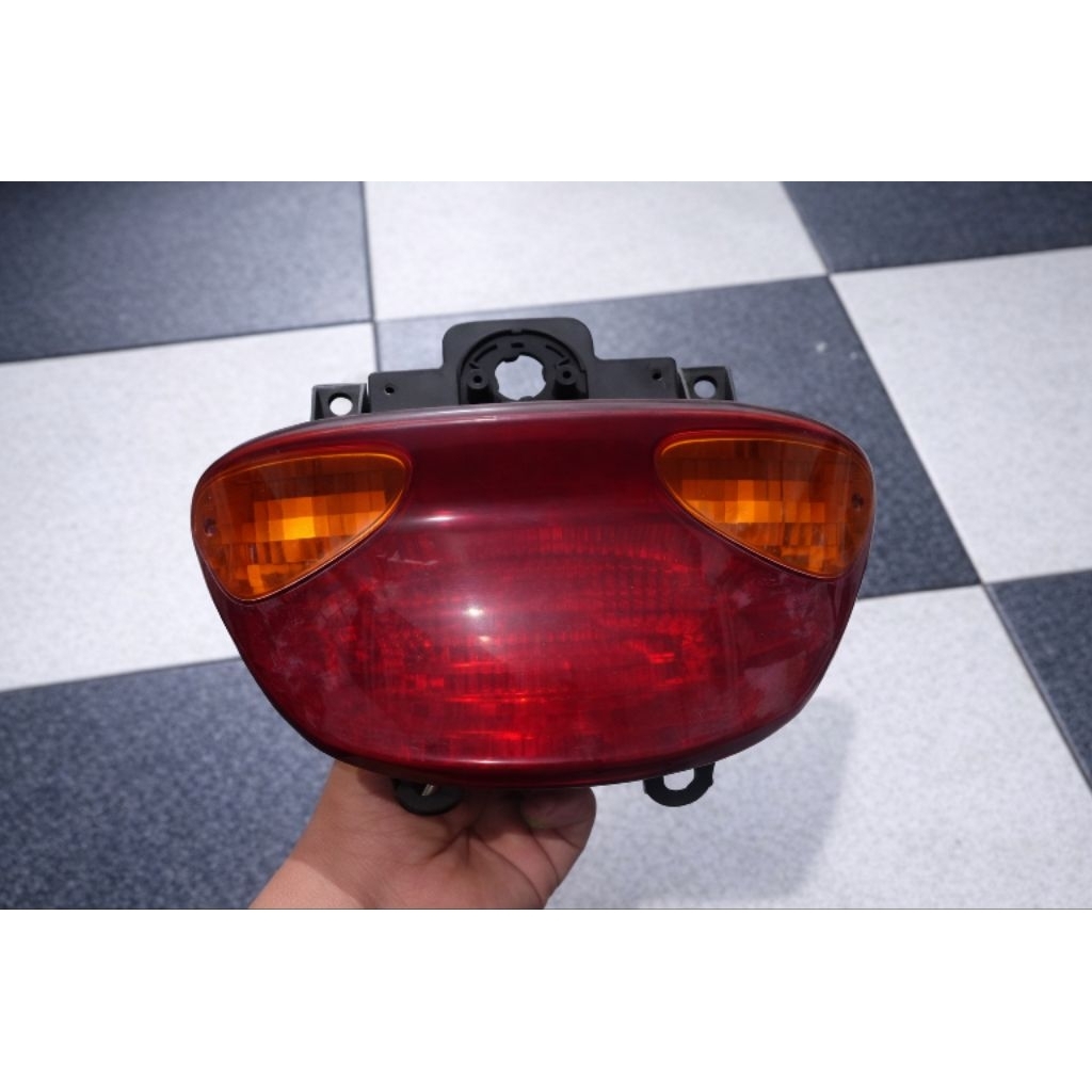 replektor lampu belakang kymco metica original copotan