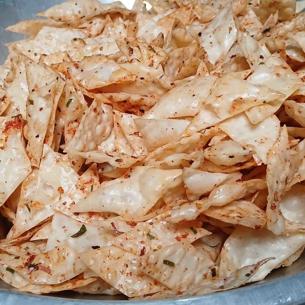 Keripik Pangsit Pedas Manis Gurih Daun Jeruk
