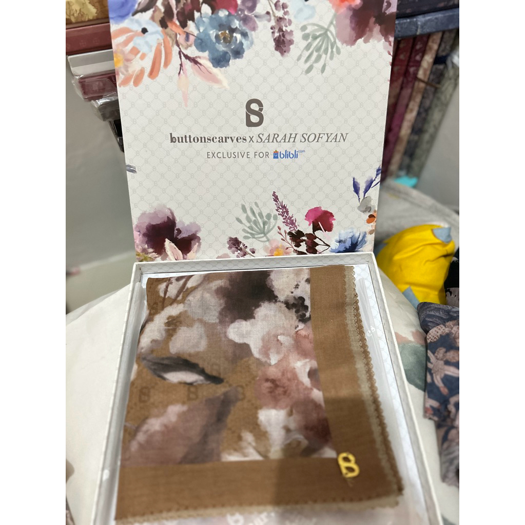 BUTTONSCARVES LE FLEUR GOLDEN BROWN