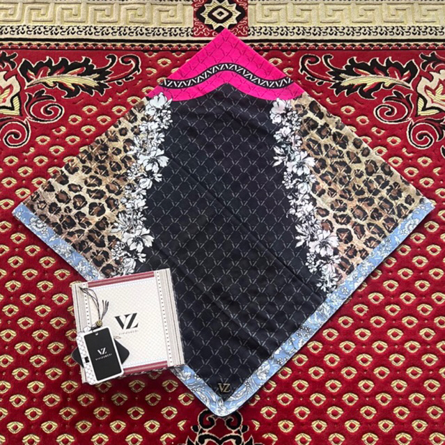 Preloved Vivi Zubedi Scarf