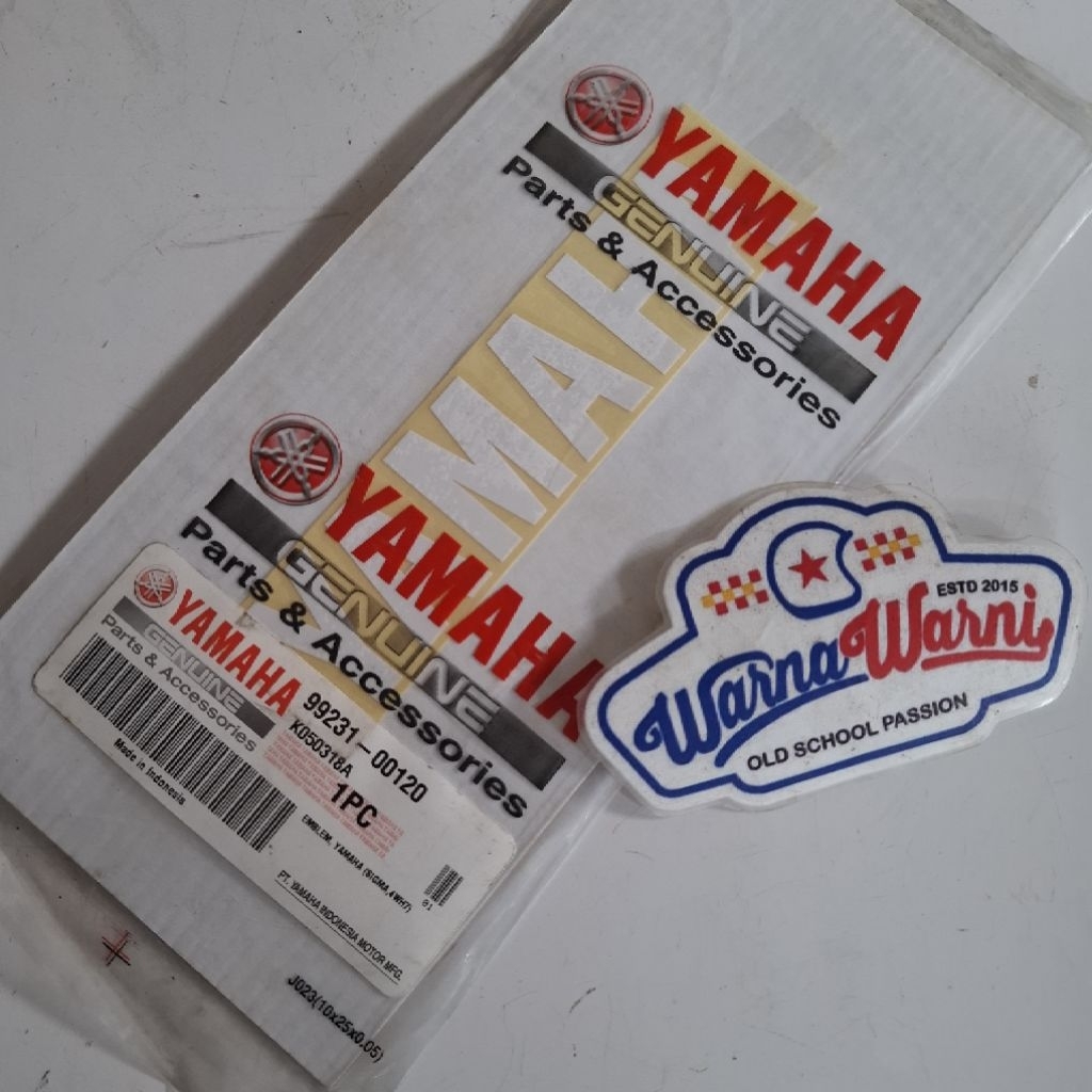 Stiker emblem tutup cover shock spakbor depan  depan F1ZR FIZR Vega hitam putih | 90324-00120