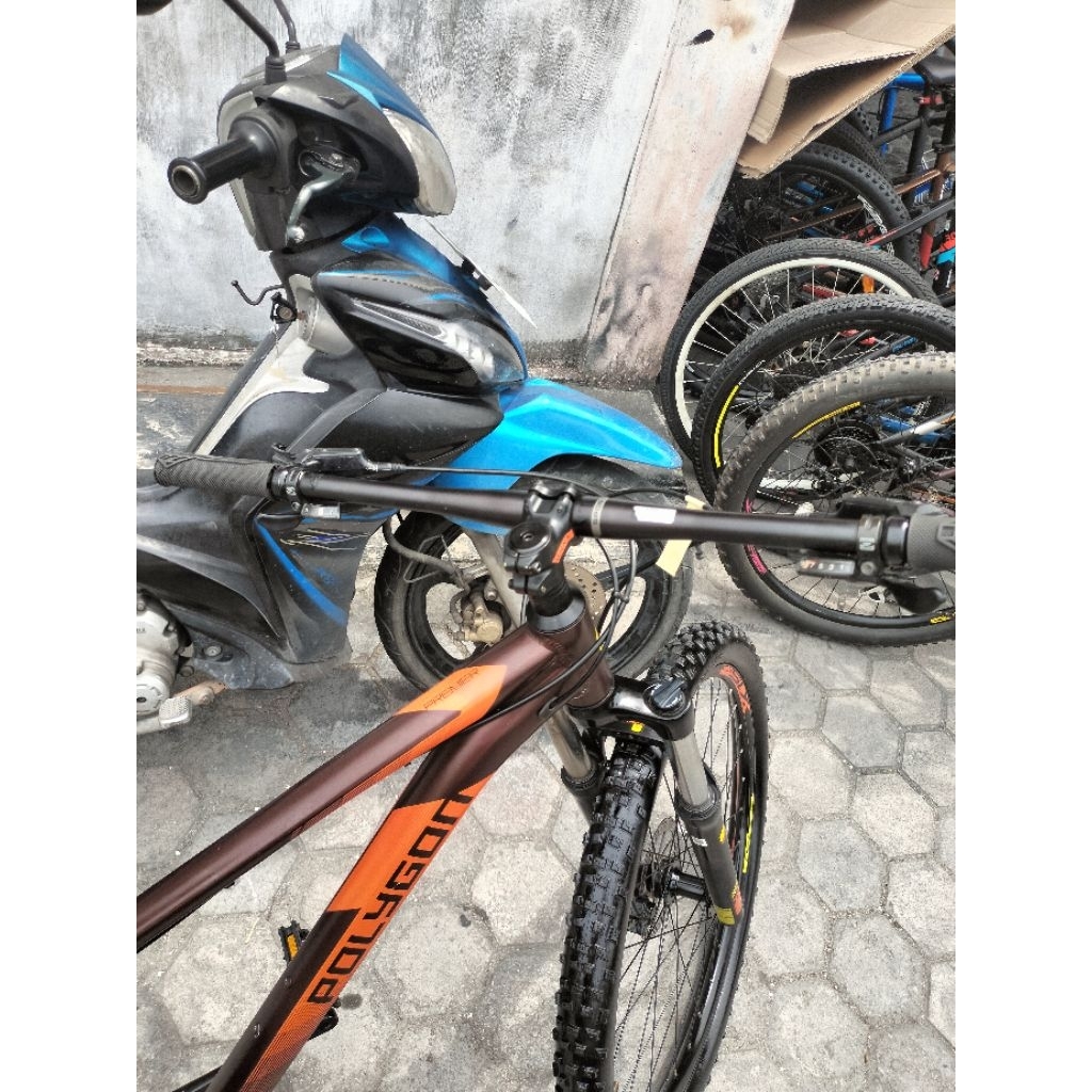 Sepeda polygon premier 5.0