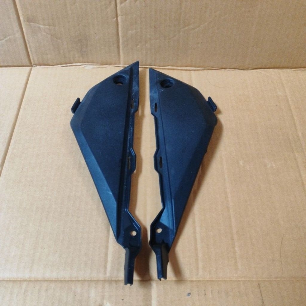 Cover Samping Tutup Aki Set Kanan/Kiri HONDA CBR 150 FACELIFT K45 Original