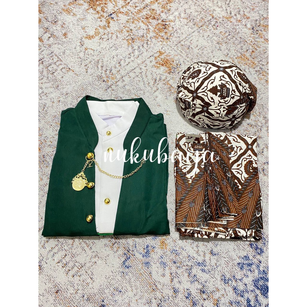 [SB1HJ] Set Pakaian Adat Jawa - Beskap Hewes Hijau Botol + Jarik Instan Sudah Jadi + Blangkon Solo