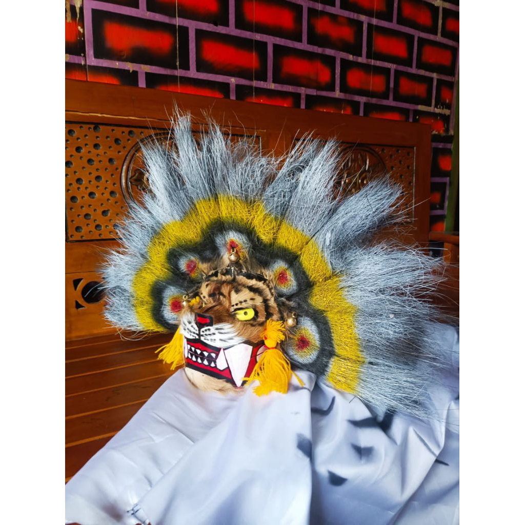 Barongan anak taring (kain loreng putih)