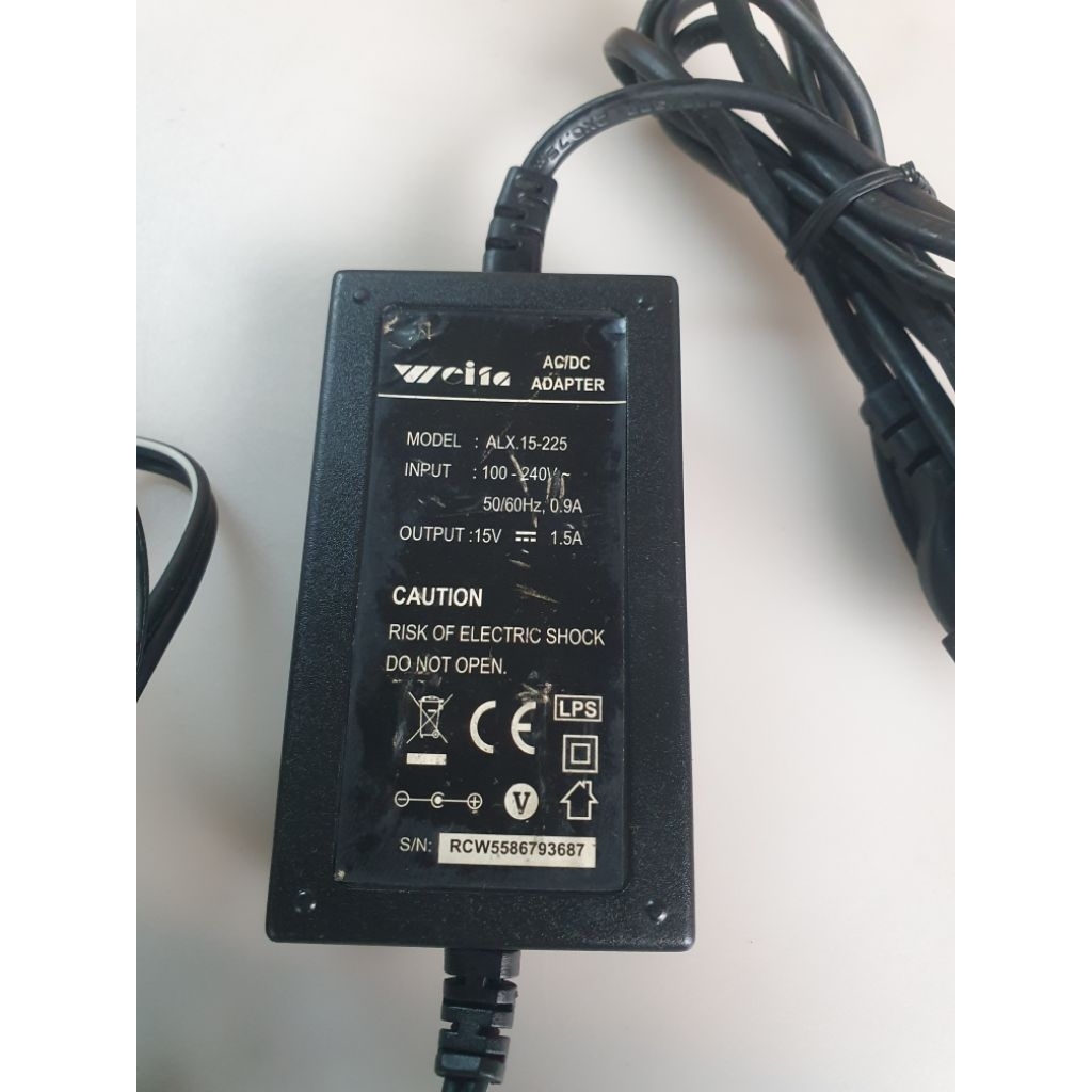 adaptor AC DC  tenda weita 15V.1.5A 5*5