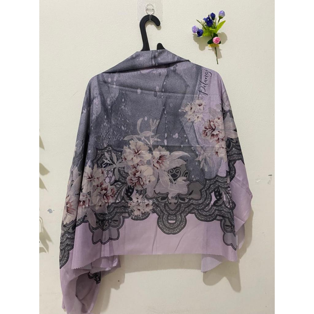 Preloved Kerudung Segiempat Pelangi Hijab Motif 140 x 140 cm Jumbo