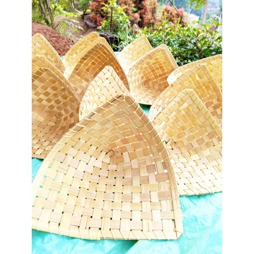 Piring Pincuk Anyaman Bambu ideal untuk alas pecel makanan siap saji