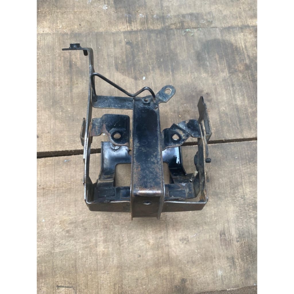 Dudukan aki wadah aki honda vario 110 karbu original