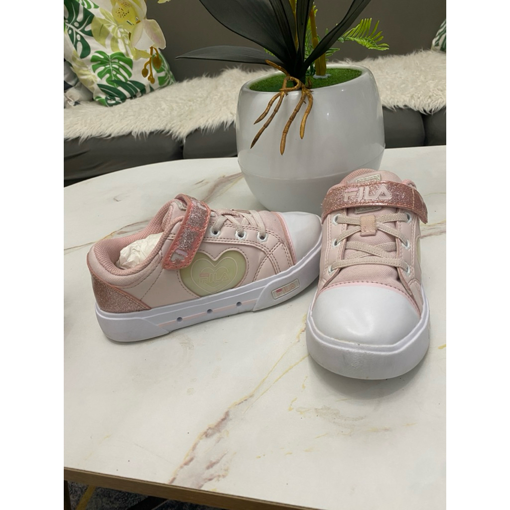 prelove sepatu fila anak pink(size 33,5)