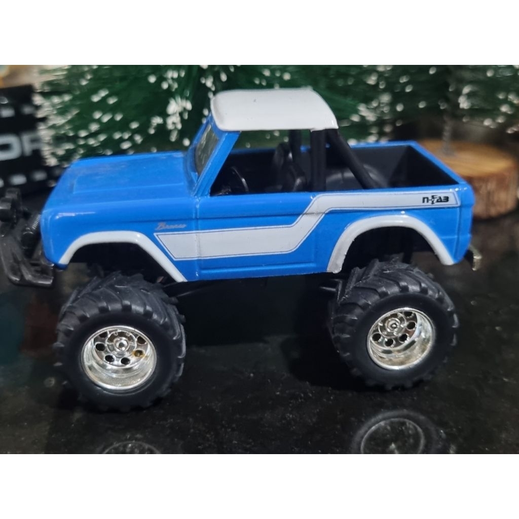 Jada skala 64 Ford Bronco biru High Profile