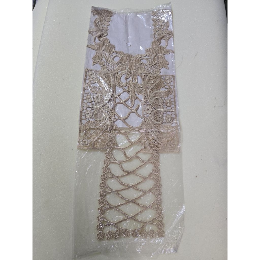 Aplikasi Renda Dada dan Tangan