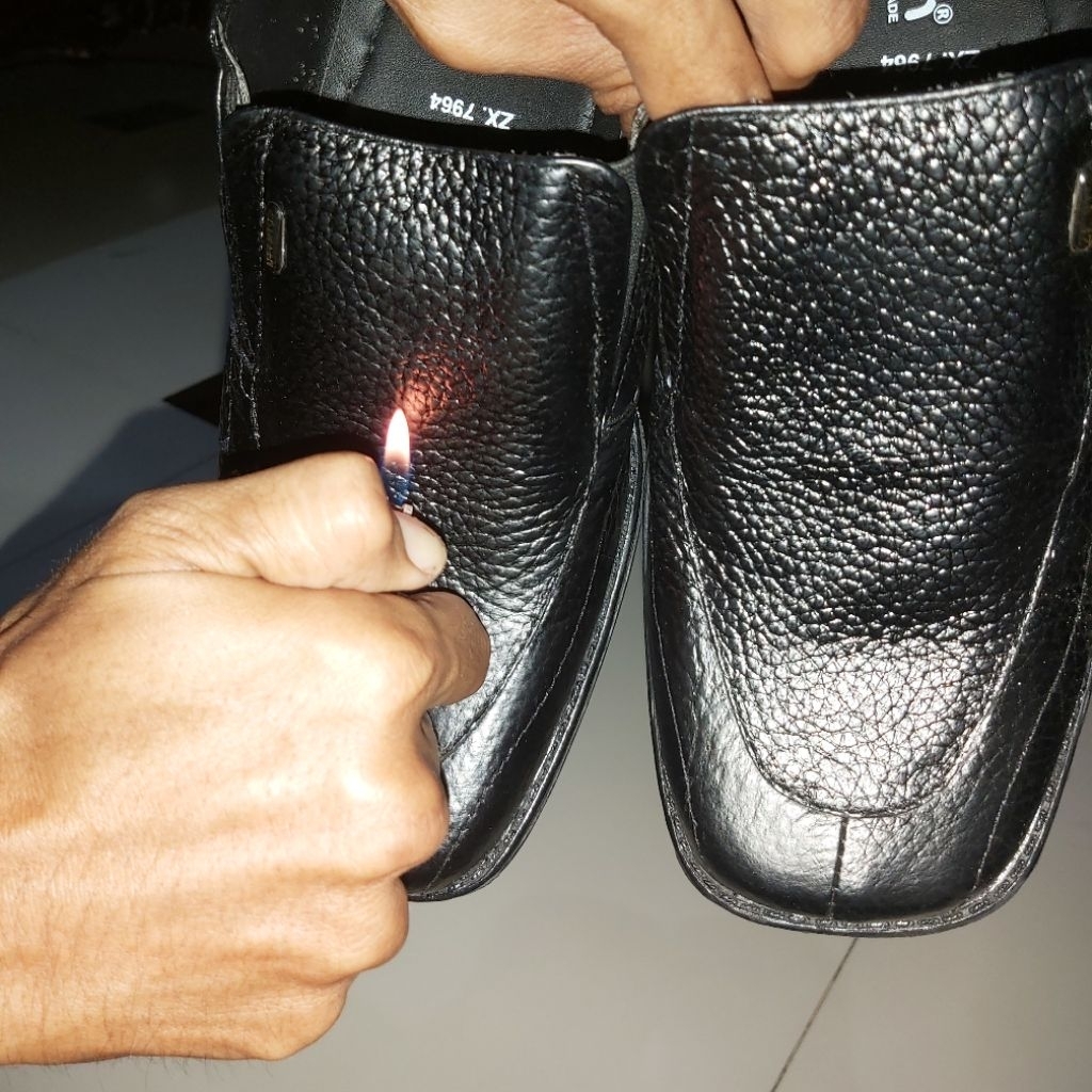 Sepatu Sneakers Kulit Pria Hitam New