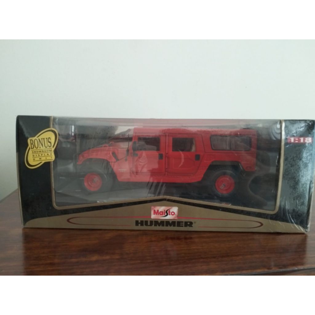 Maisto Hummer Merah ( skala 1 :18 )