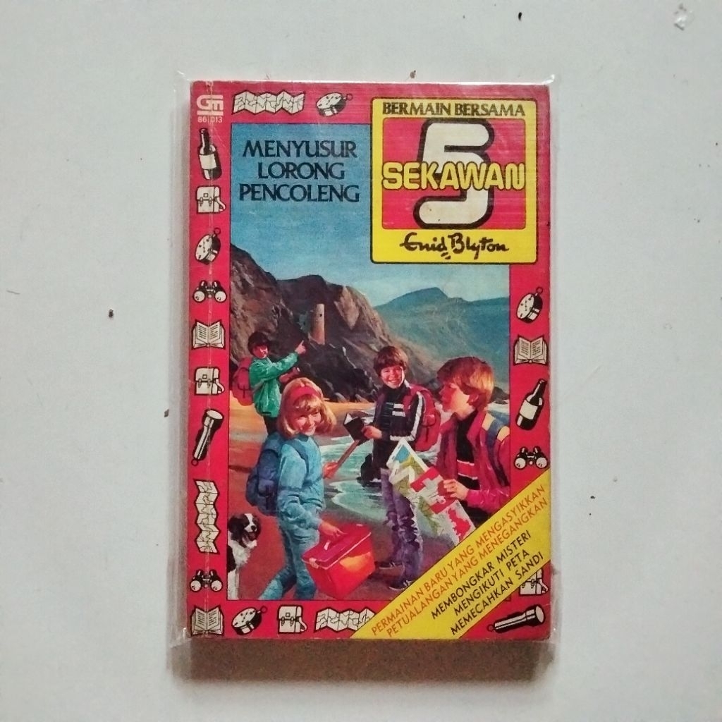 Buku Langka - Bermain Bersama 5 Sekawan - Menyusur Lorong Pencoleng - Gramedia