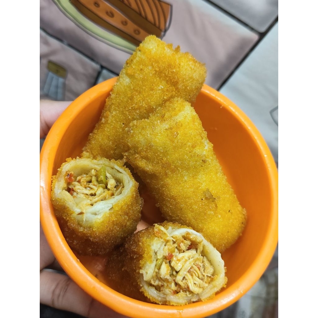 Risoles ayam pedas(risoles homemade isian ayam suwir pedas nikmat)