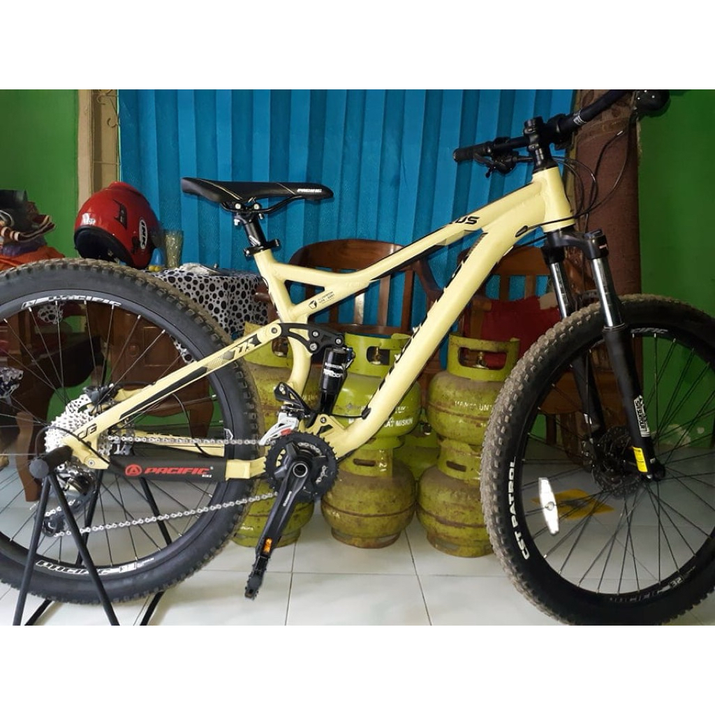 pacific fluxus 2.0 ukuran M 27.5
