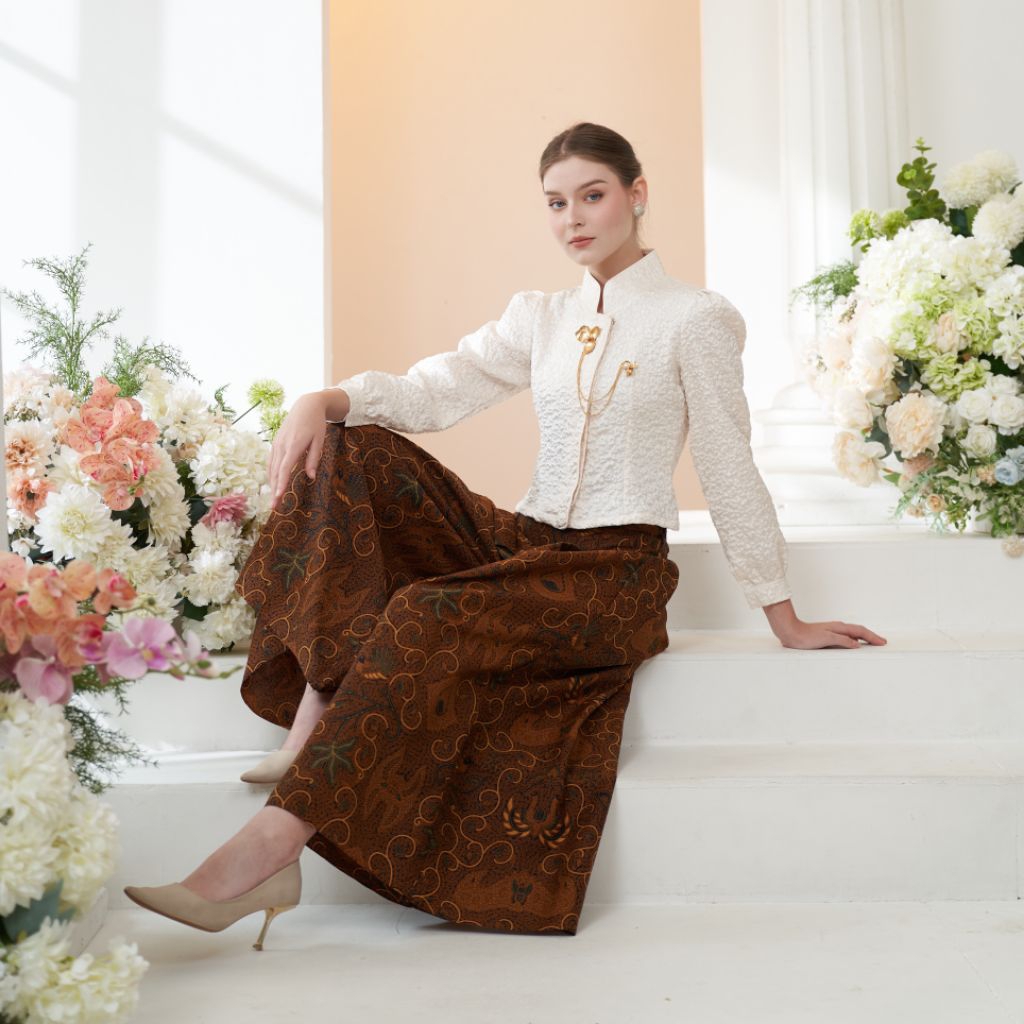 Kebaya Wisuda Kondangan Modern Wanita Ivory / Kulot Batik Motif Sogan / Kebaya Wanita Wudhu-Friendly