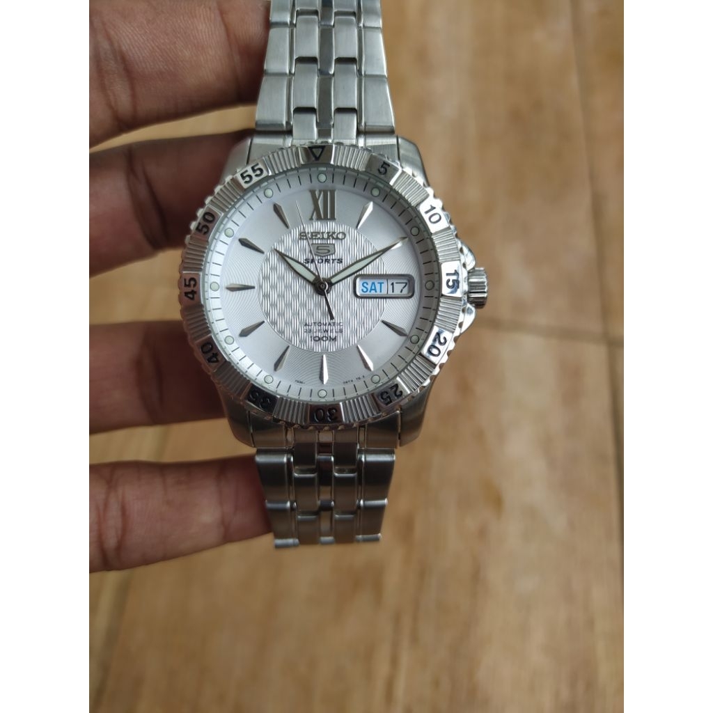 Seiko 5 sports classic
