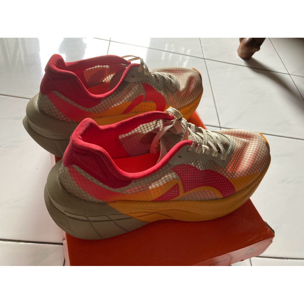 Preloved Sepatu Lari Ortuseight Hyperfuse 3.0 - Nyaman Dipakai, Ringan, Sol Tahan Lama