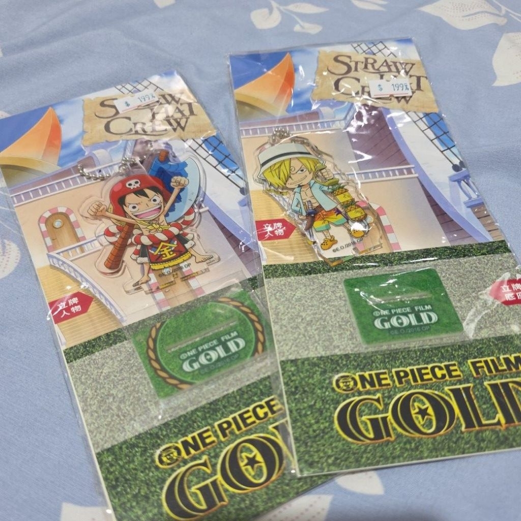 TAIWAN - ONE PIECE GOLD KEYCHAIN WITH STANDEE ORIGINAL TOEI LUFFY SANJI MUGIWARA STORE