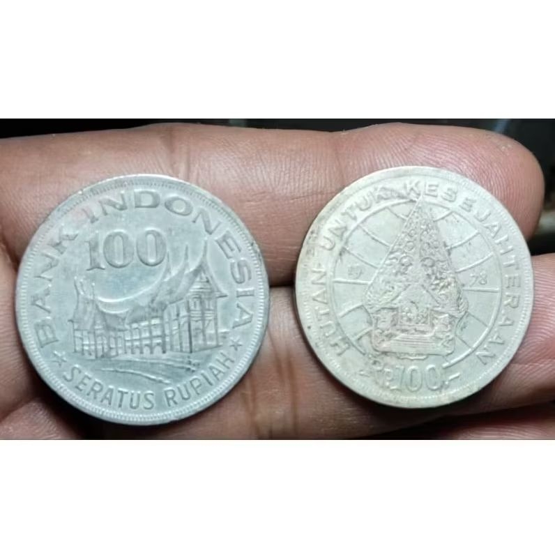 UANG KOIN KUNO 100 RUPIAH INDONESIA 1978 GAMBAR RUMAH GADANG DAN GUNUNGAN WAYANG TIPIS BEKAS PAKAI S