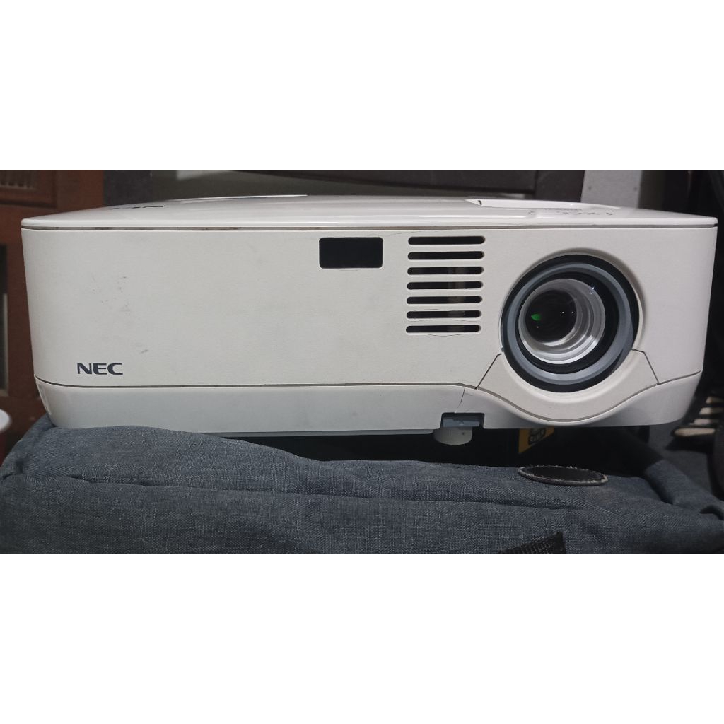 Proyektor NEC NP500 - XGA 3000 Lumens (Second Berfungsi Normal)