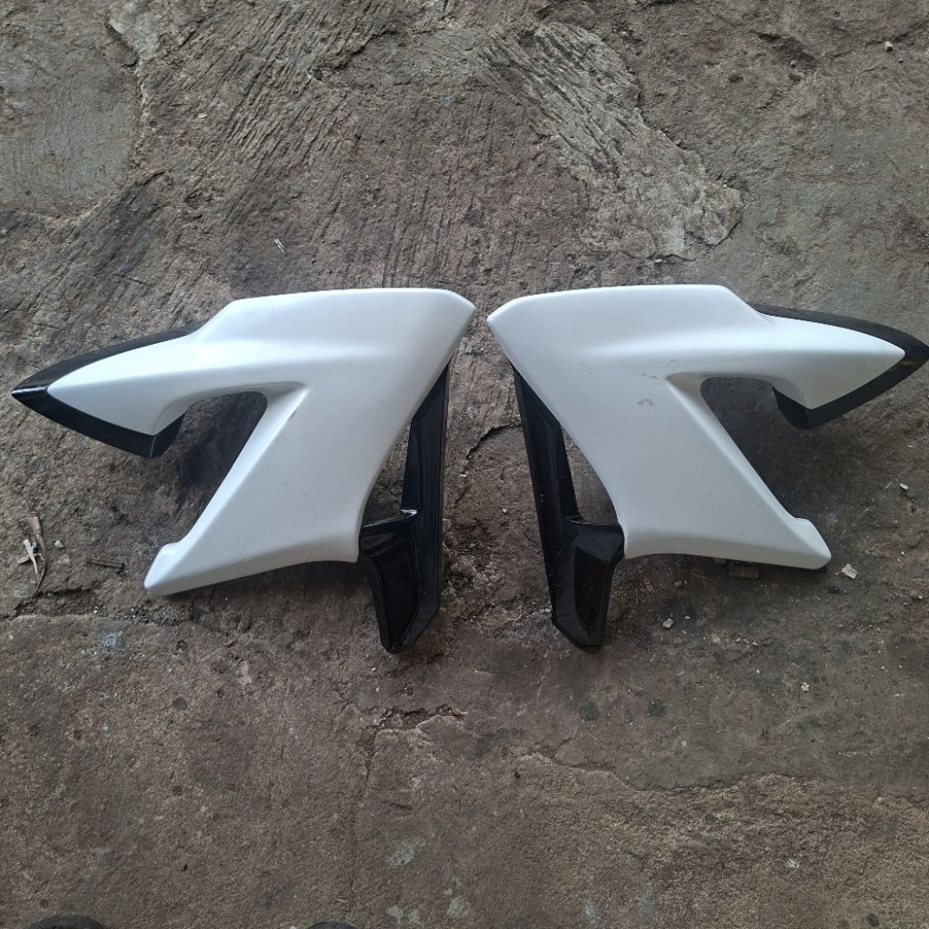 Sayap tangki CB150R old