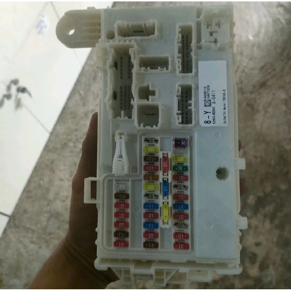 Fuse box sikring yaris croos 82600-BZR60 Original