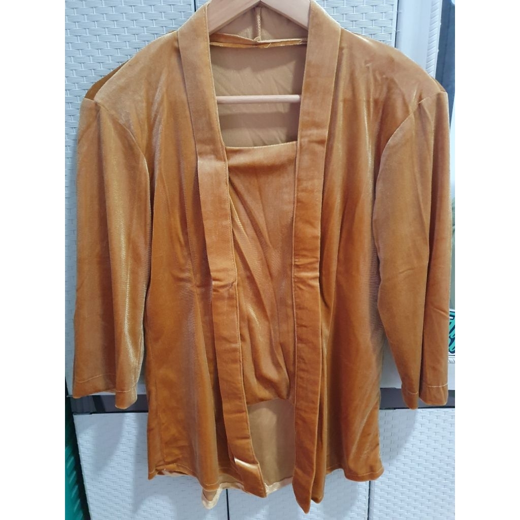 Kebaya Bludru Mustard