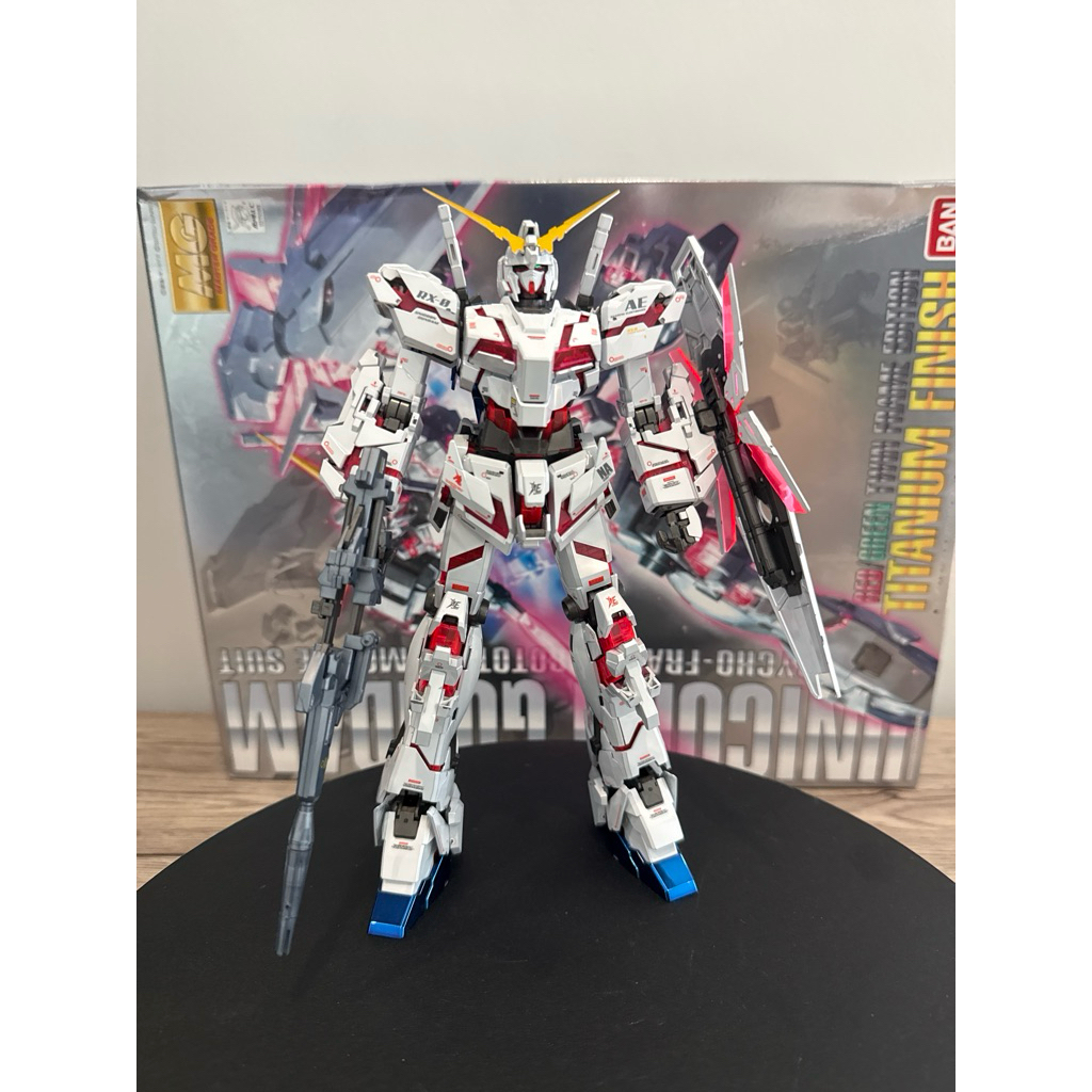 MG Unicorn Gundam RX red green inerframe Titanium Finish