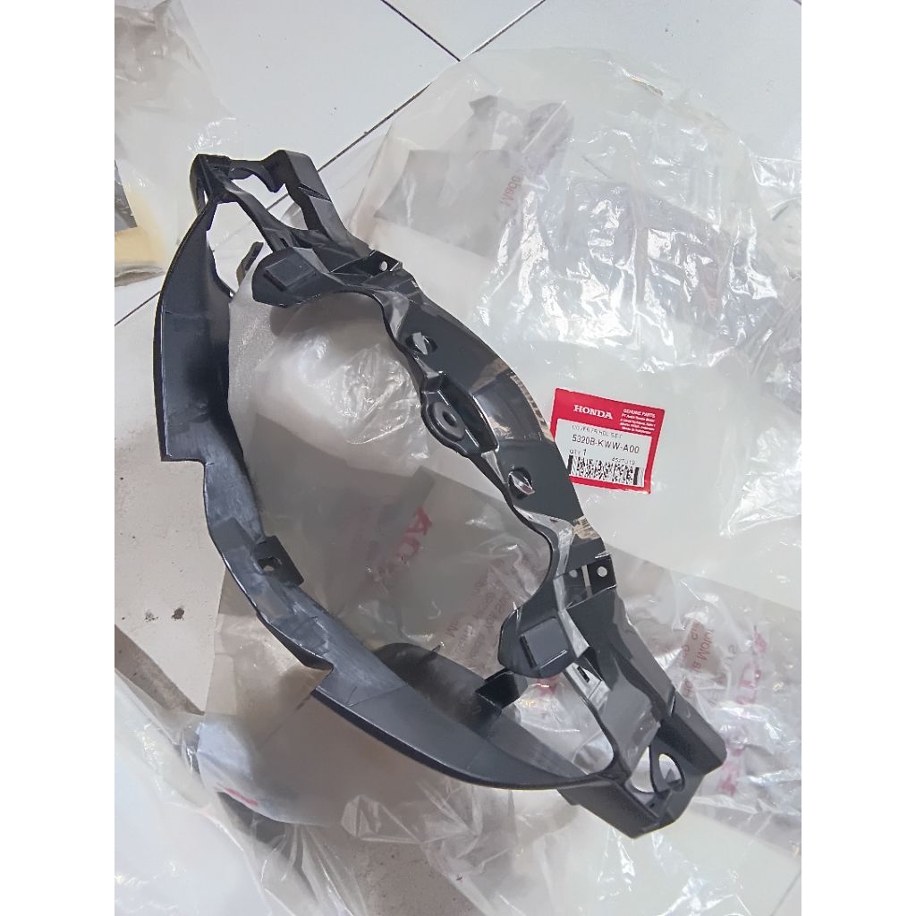 5320B KWW A00 BATOK LAMPU DEPAN REVO ABSOLUTE 110 HITAM ORIGINAL AHM