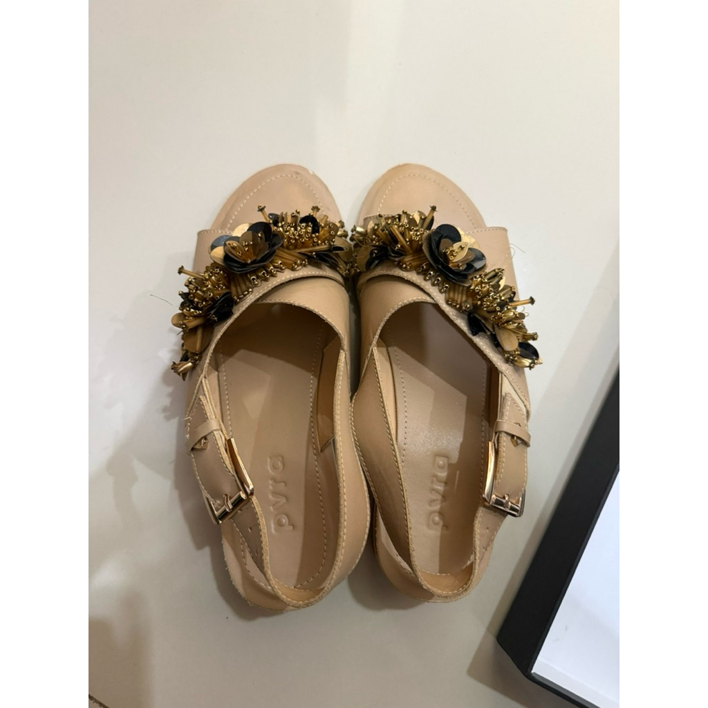 preloved sandal pvra size 38