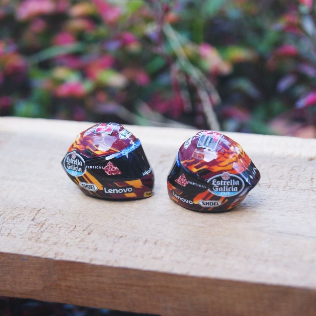miniatur helm marc marquez mugelo 2025