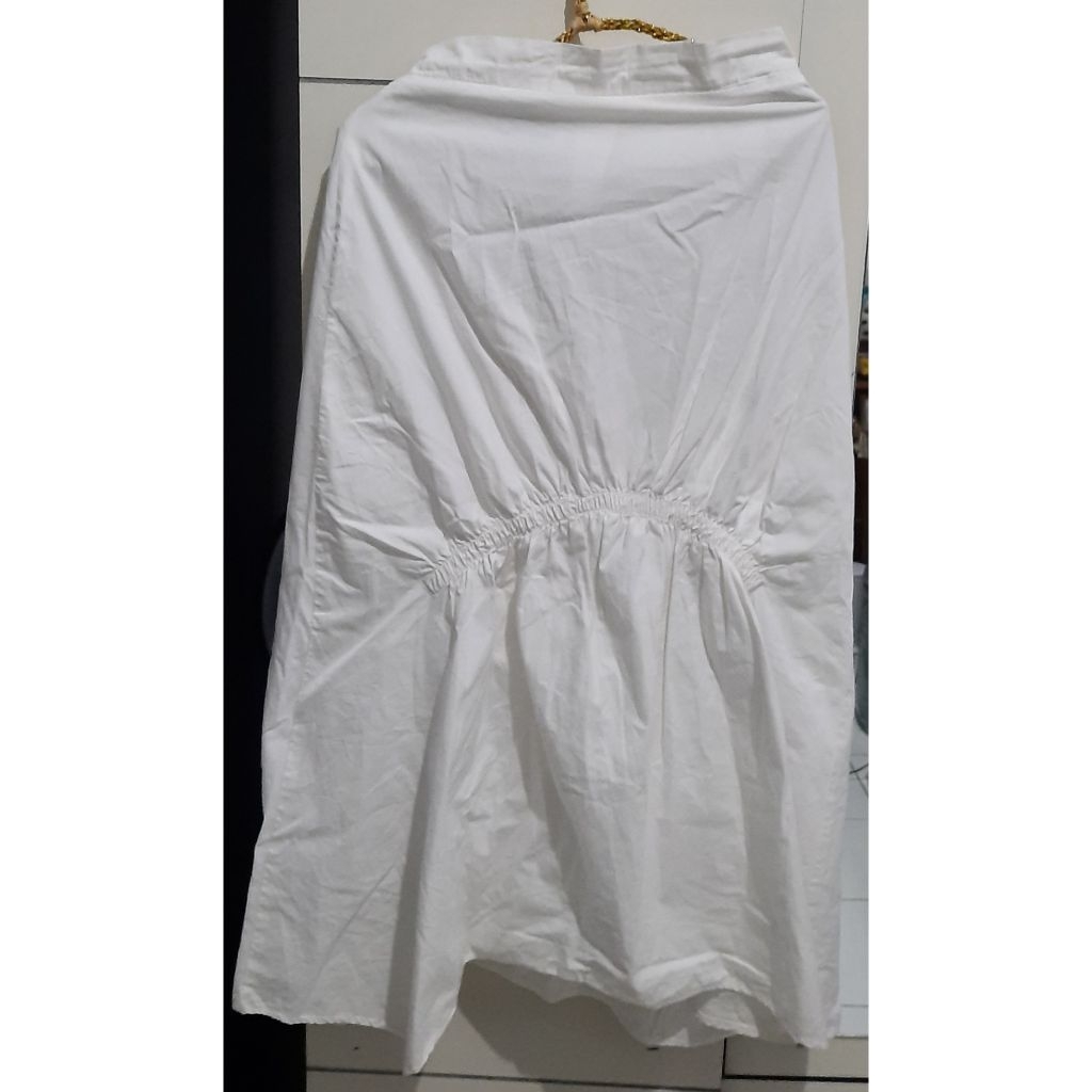 Preloved - Rok panjang putih model huruf A