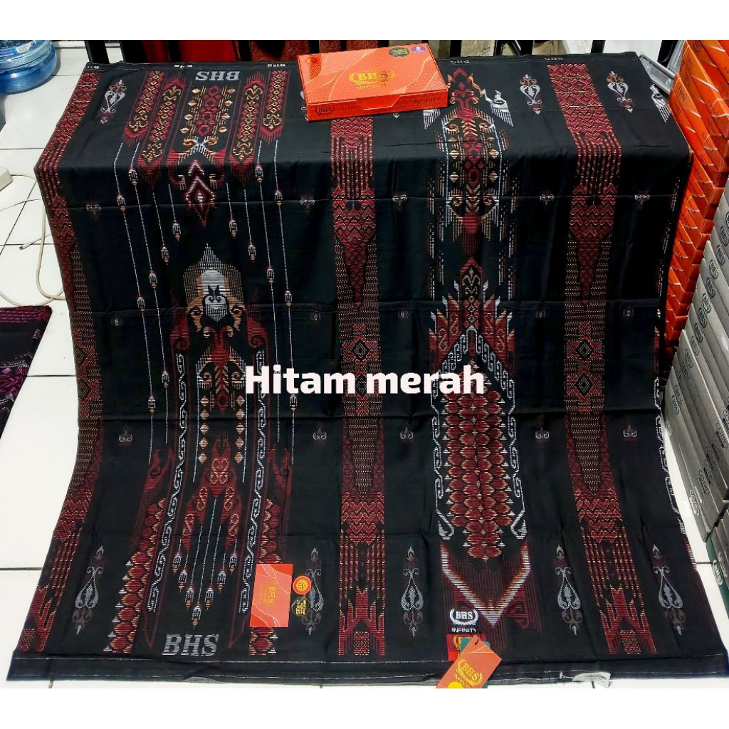 Sarung BHS Infinity VKE Motif Gerimis Kembang Hitam Merah - Original BHS