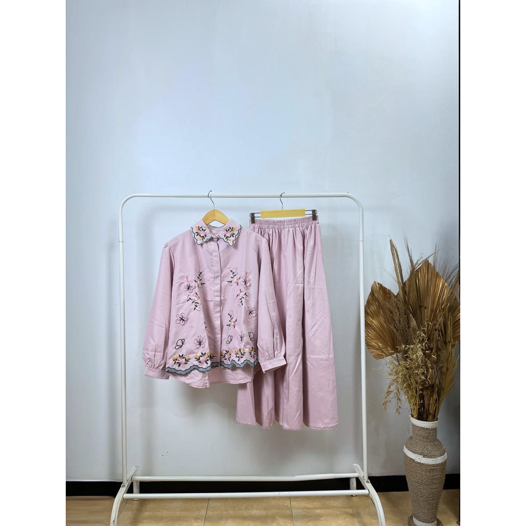 Raya Butterfly Setelan Blouse Aksen Bordir Mix rok Payung