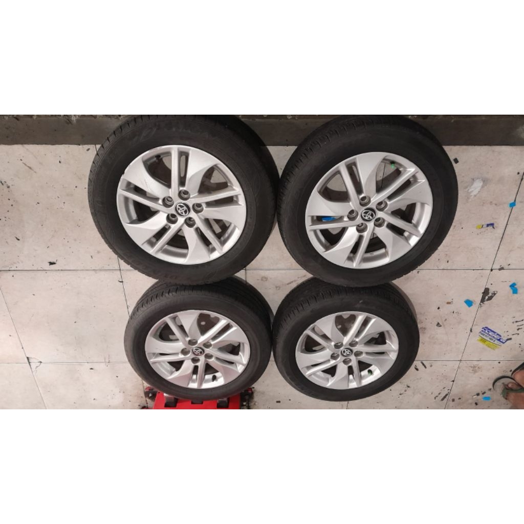 Velg dan ban bekas mobil oem copotan sienta ring 15 lebar 5 baut 5x100 + ban 70%