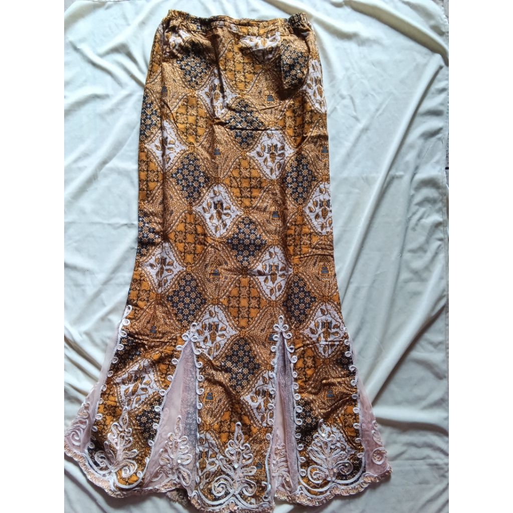 ROK KEBAYA PRELOVED