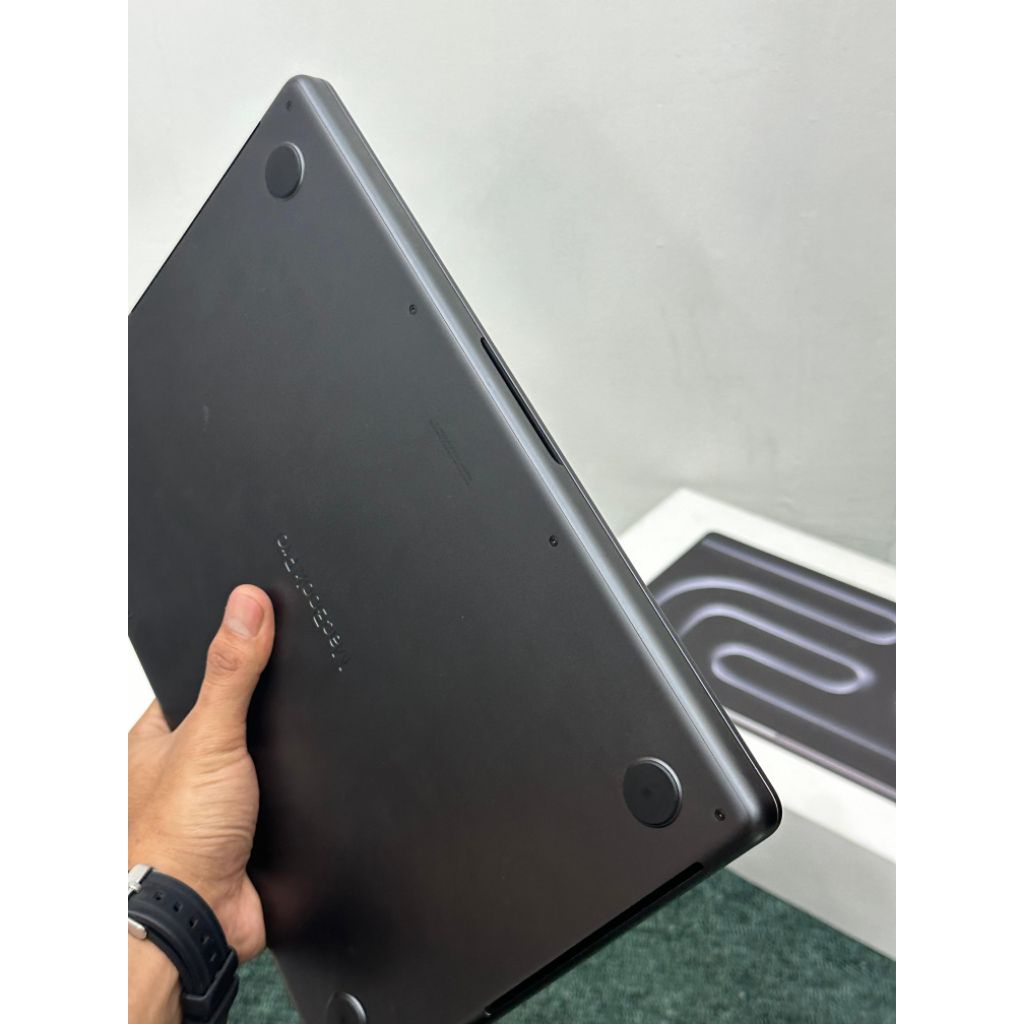 MACBOOK PRO M4 14 inchi RAM 24GB + SSD 1TB Garansi inter (SECOND SEPERTI BARU)Layar mulus 100%Body m