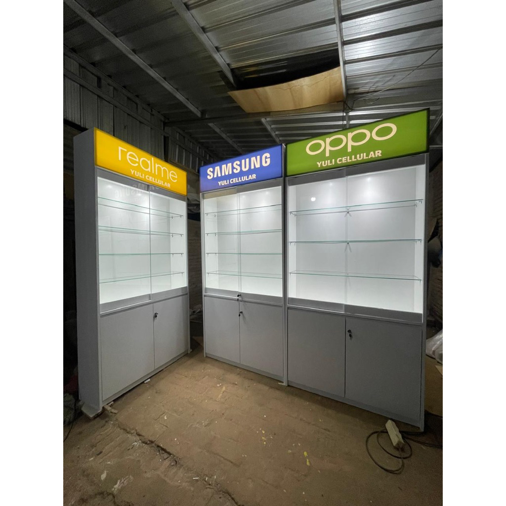 Lemari etalase counter Hp aksesoris kacamata