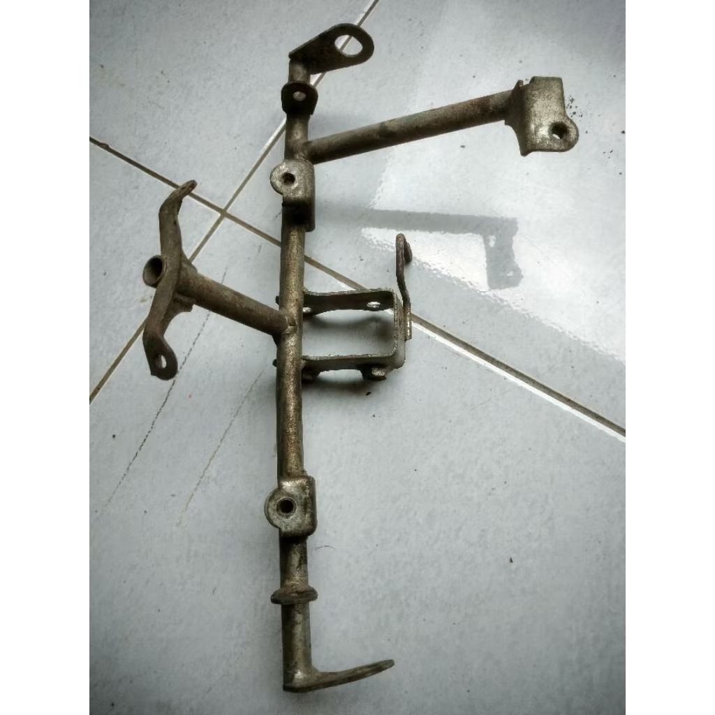 Breaket / dudukan Tameng / Sayap Supra x 125 fi Helm in