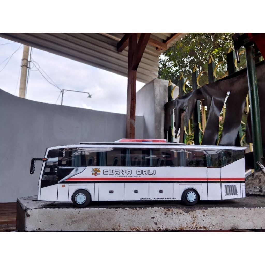 miniatur bus skylander surya bali