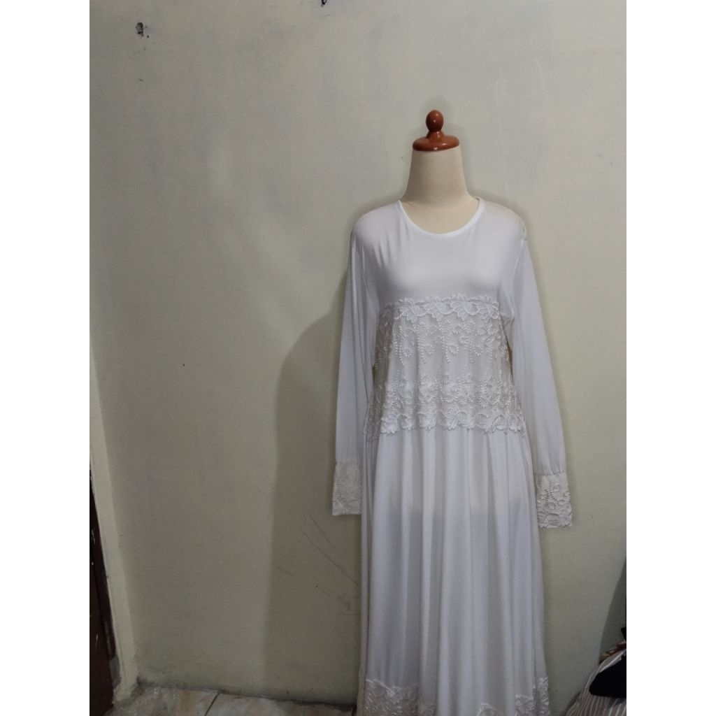 Gamis Jersy putih renda atas bawah
