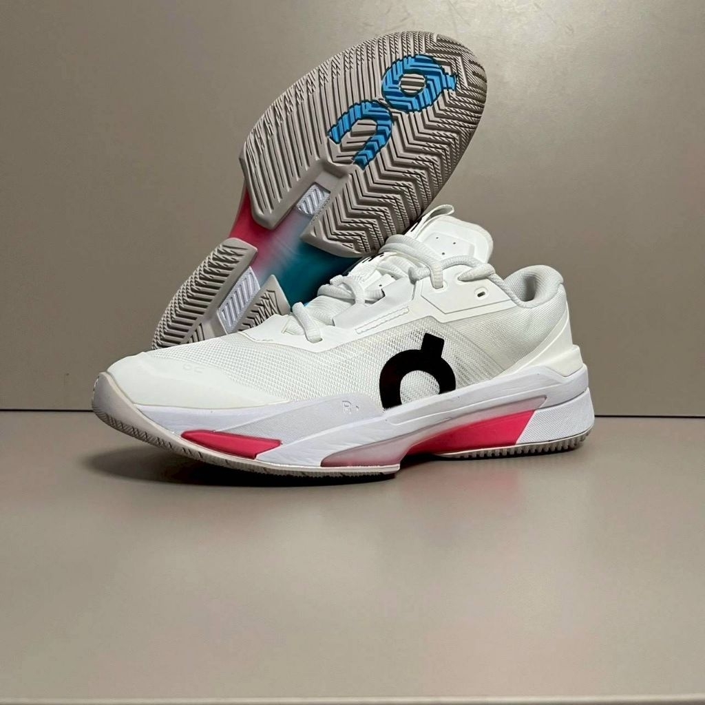 Sepatu On the roger pro fire