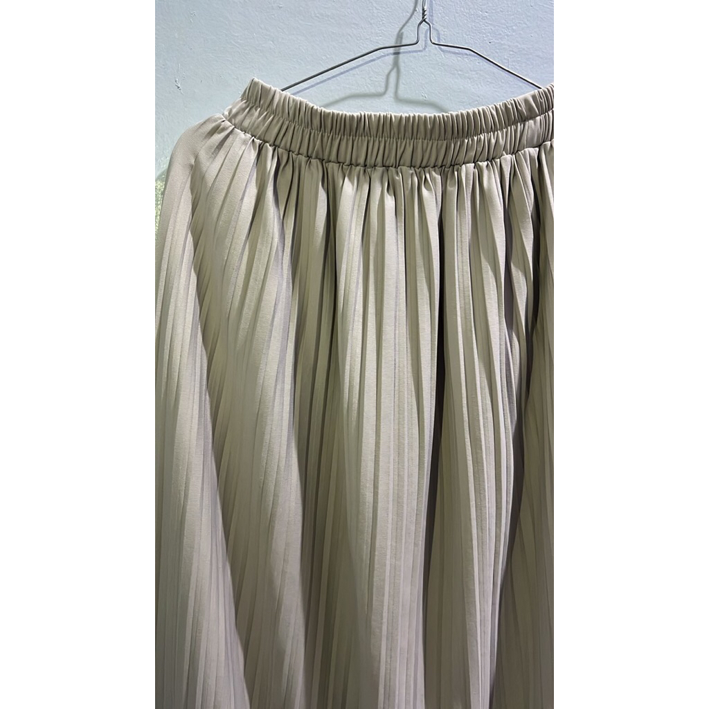 preloved rok plisket silver abu muda premium
