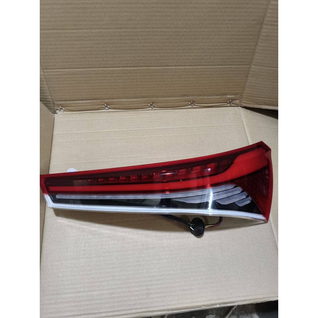 lampu belakang/lampu stop/stoplamp wuling almaz kanan original