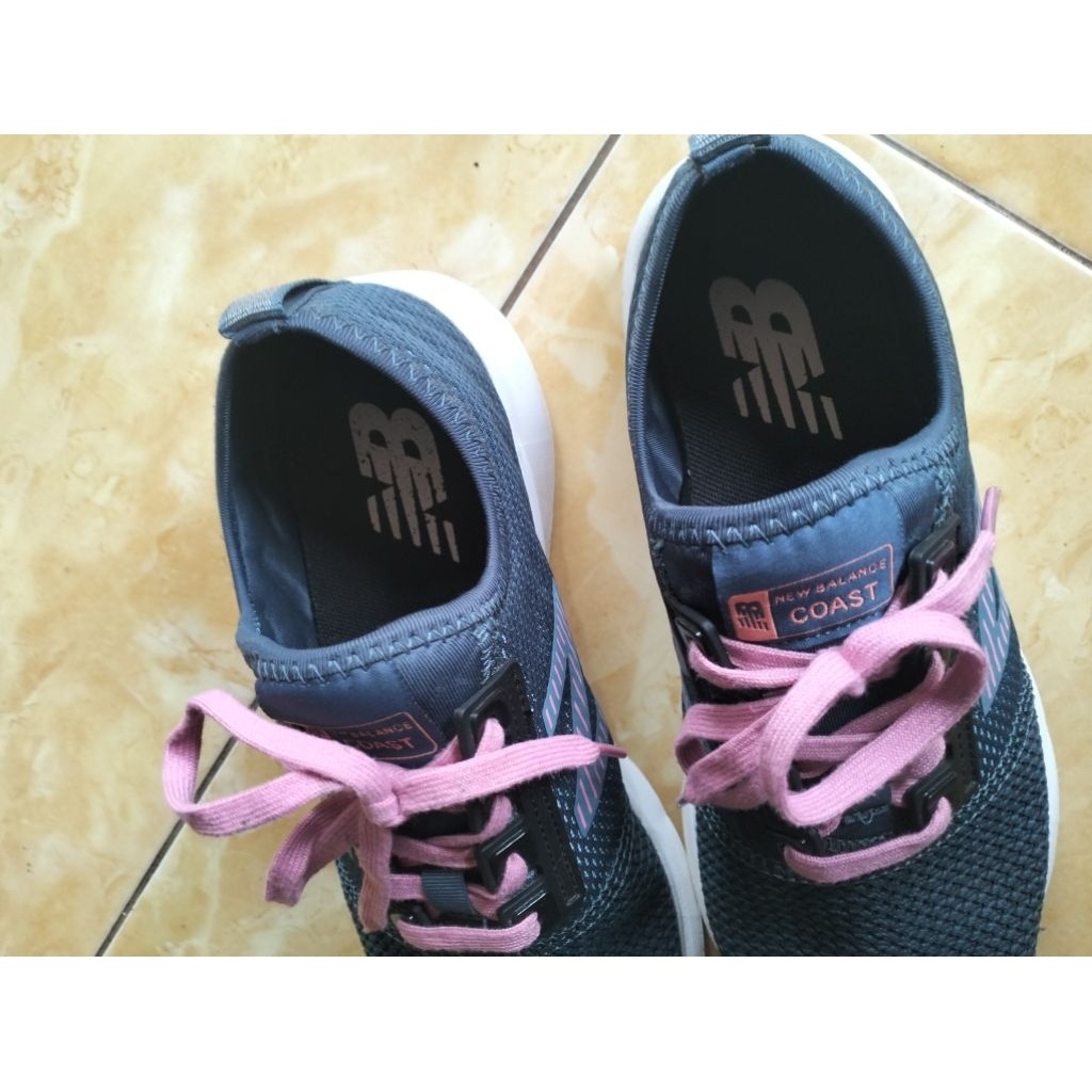 Prelove Sepatu New Balance Cewek size 37½