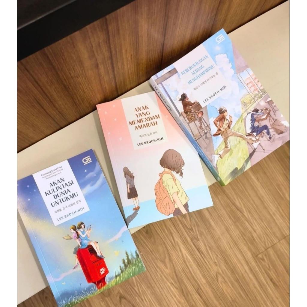 Novel Keberuntungan Sedang Menghampirimu / Akan Kulintasi Dunia Untukmu / Anak yang Memendam Amarah 